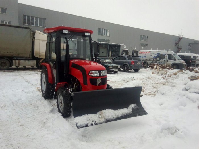 Расчистка участка парковки от снега в Ивантеевке
